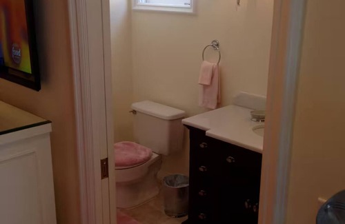 Sherman Oaks Apartment | Safe & beautiful new studio in charming Sherman Oaks neighborhood