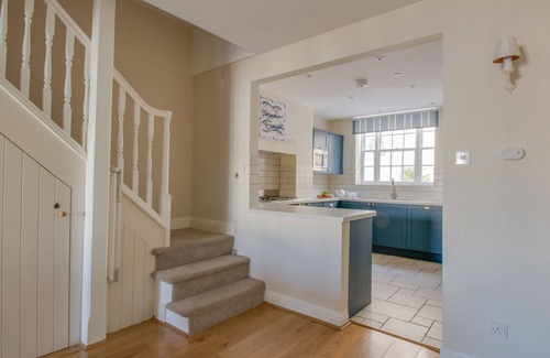 Weymouth Cottage | SAFE HARBOUR, pet friendly, with a garden in Brewers Quay Harbour