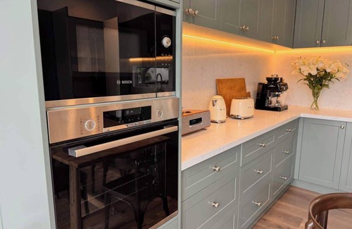 Sorrento House | Safe Haven- walk to beach & shops, full renovation