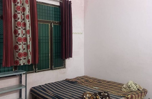 Naini Cabin | Safe rooms within500meter from ganga river ,near to sector 23,24,25- arail Ghat