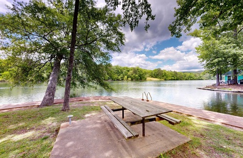 Mid America Condo | Safe secure pet friendly Lake Condo!