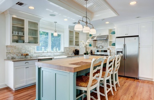 East Hampton House | Sag Harbor Getaway-Enjoy Hot Tub and Pool! Close to Town yet Quiet and Private!