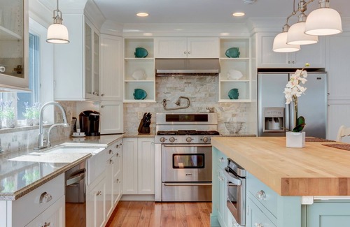East Hampton House | Sag Harbor Getaway-Enjoy Hot Tub and Pool! Close to Town yet Quiet and Private!