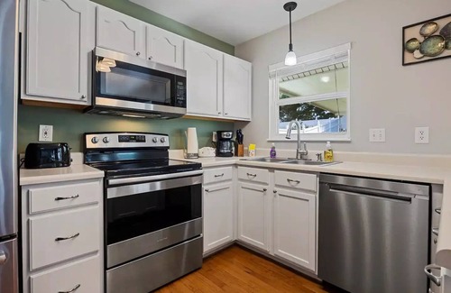 O'Fallon House | Sage Haven Ranch Retreat, Yard, Fire Pit, BBQ, Office space, Close to shopping