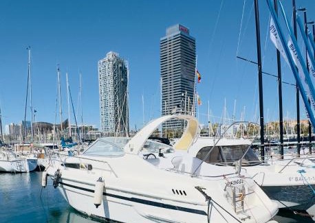 La Vila Olimpica del Poblenou Boat Rental | Sailing Experience in Barcelona