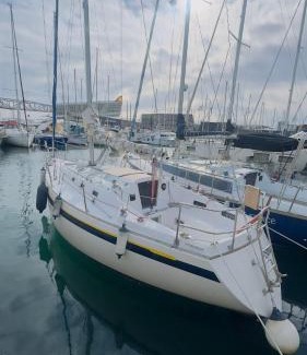 La Vila Olimpica del Poblenou Boat Rental | Sailing Experience in Barcelona