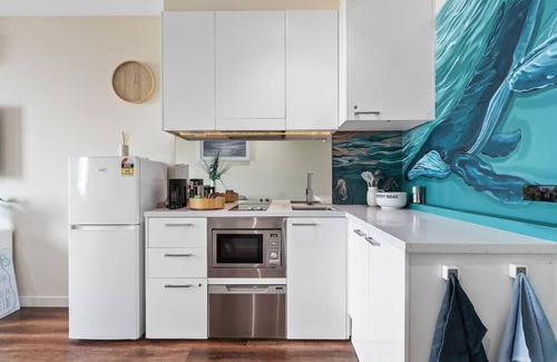 Frankston Apartment | Sails by the Bay - Ocean Views - Wi-Fi - Netflix