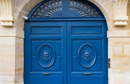 Les Iles Apartment | Saint-Louis Style, by Veeve