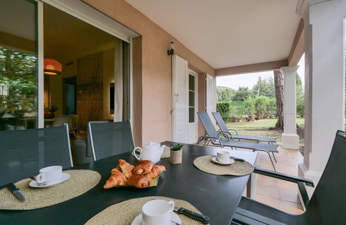 Cote d'Azur- French Riviera Apartment | Saint Tropez - Rêves de Provence 1 renovated apartment Sea and Beach at 150m