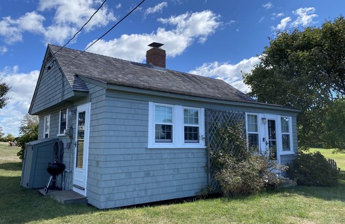 Little Compton House | Sakonnet Point Water View Cottage With 8 Minute Walk To Idyllic Private Beach.