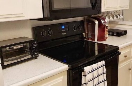 Hemet House | SALE! Centrally Located, Super Clean, 4x Queen Bed