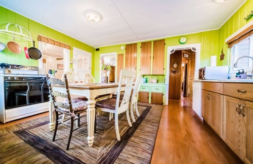 Estes Park Cabin | SALE! Hot Tub * King Bed * EV Charger * Wood Stove