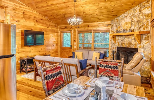 Blue Ridge Cabin | ❤ SALE ❤ Private Couples Nature Retreat, Fire Pit, Hot Tub, Screened Porch Swing