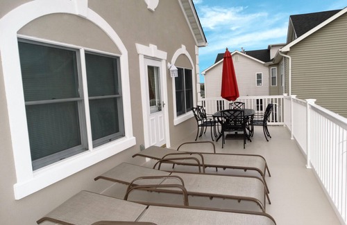 Point Pleasant Beach House | SALE WEEK! 2nd Fl Unit/Duplex-Spacious. Close to the beach, 6 beach tags Parking