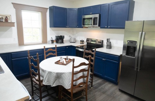 Salisbury House | Salisbury Wellness Retreat! Country Calm & City Convenience w Cal King Suite, Office +20% off!
