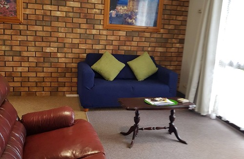 Kingscote Apartment | Sally's Kingscote Retreat 3- Beach Haven- 3 single beds/ fr $79/nite for '23 now