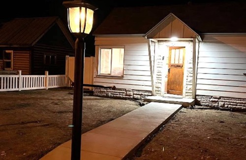 Salmon House | Salmon Goldbug Cottage, hot tub sleeps 8