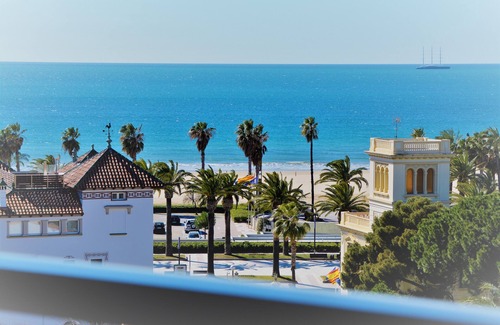 Salou City Centre Apartment | Salou atico center sea view facing beach3CH 2db 2WC Parking air conditioning wifi (last minute)