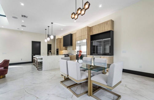 Juno Beach House | SALT HAUSBrandNew! 6BR/6BA Contemporary Retreat, Heated Pool/Spa. Walk to Beach!