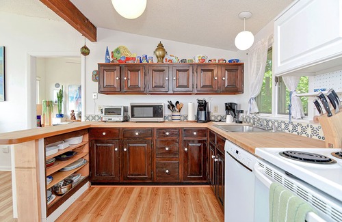 Gloucester House | Salt Island Views: Walking distance to Good Harbor & Long Beach.