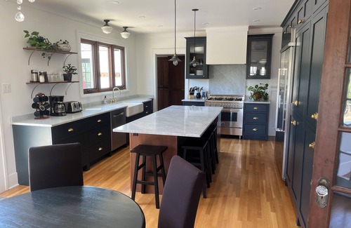 Okanagan-Similkameen House | Salt water pool,Theatre room, Chefs Kitchen