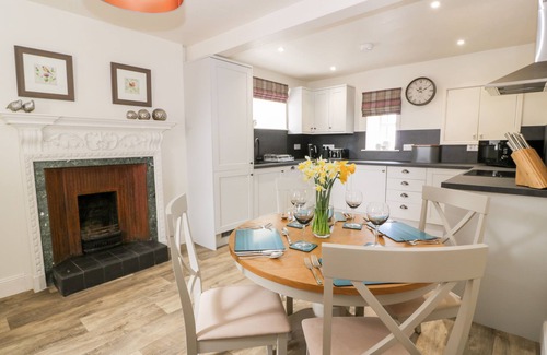 Rockcliffe Cottage | SALTFLATS COTTAGE - ROCKCLIFFE, pet friendly in Dalbeattie