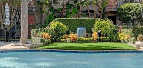 Houston Apartment | Saltwater Pool 2BR Near Galleria Walkable, Stylish & Central Marquee Uptown