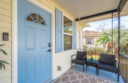 North Charleston Cottage | Salty Breeze Bungalow: located near beaches, downtown, coliseum, riverfront park