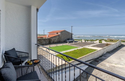 Carreco Apartment | Salty Escape by Portugal Active