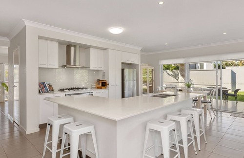 Kingscliff House | Salty Pause at Bondi House - with Spa and Pet Friendly!
