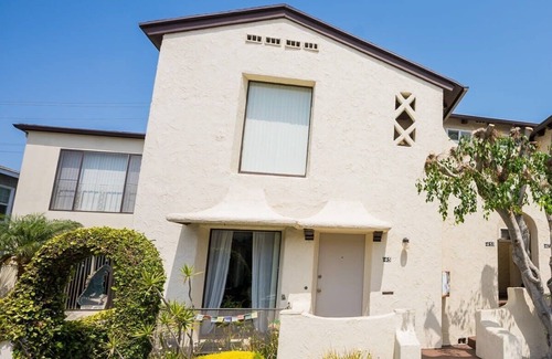 Belmont Shore Apartment | Salty Starfish: Work-Play-Relax-Beach-Bay-Pets OK