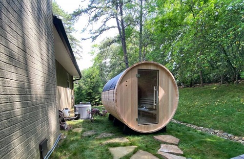 Avery Creek House | Salwater Hot Tub and Majestic Mountain Views