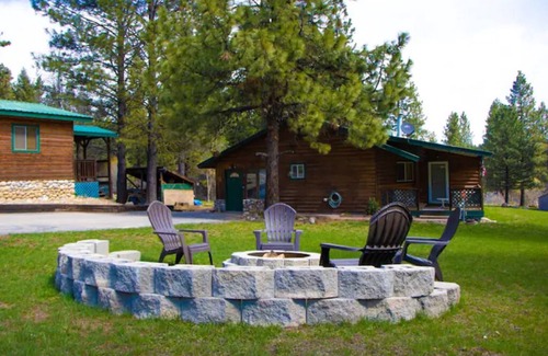 Garden Valley Cabin | Sam Springs.Private Geothermal Pool near golfing