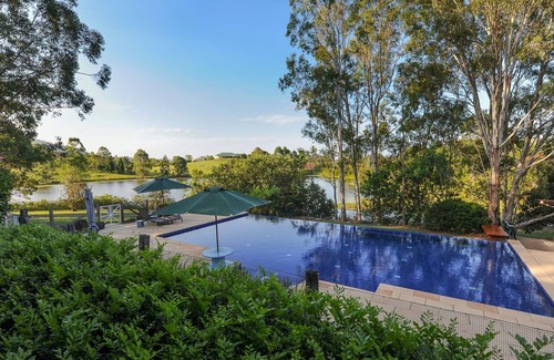 Mount Samson House | Samford Lakes - Honeymoon Bay