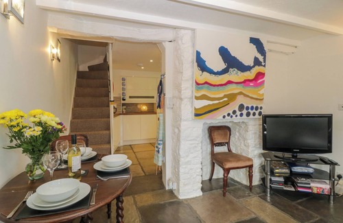 Brixham Cottage | SAMPHIRE COTTAGE, pet friendly, country holiday cottage in Brixham