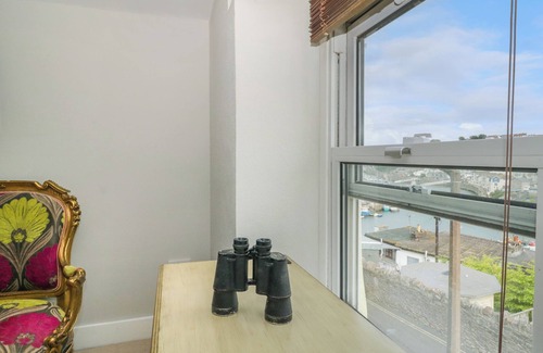 Brixham Cottage | SAMPHIRE COTTAGE, pet friendly, country holiday cottage in Brixham
