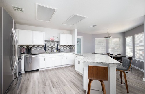 Stone Oak House | San Antonio’s #1 Group Stay! 16 Guests. Hot Tub + Pool + Games+ Fire Pit Lounge