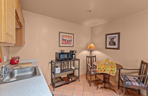 Morristown Villa | San Domingo Casita a private retreat w/corrals