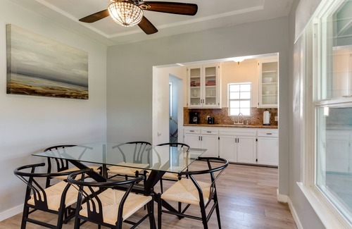 San Fernando House | San Fernando Pool home + Large Private Guest House