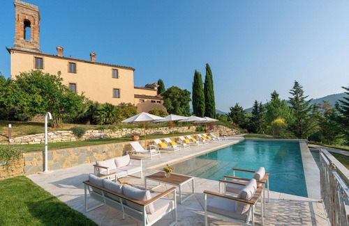 Radicondoli Villa | San Lorenzo a Montalbano: A Timeless Tuscan Retreat