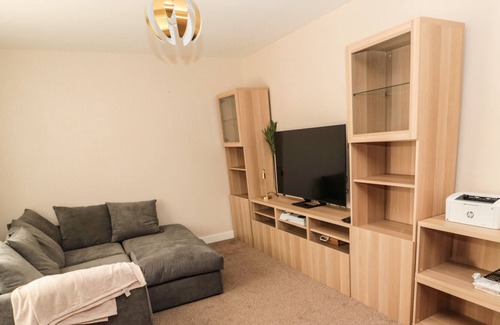 Morpeth Cottage | SANCTUARY VIEW, pet friendly, with hot tub in Morpeth