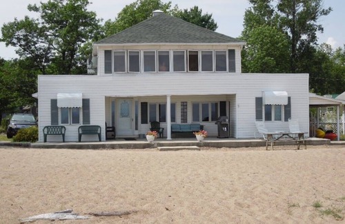 Peru House | Sand beach patio edge to shoreline, spectacular mountain views, beach bonfires!