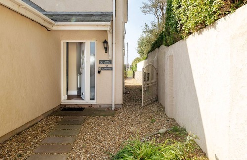 Rhosneigr House | Sand Dollar: Luxury family-friendly holiday home in Rhosneigr