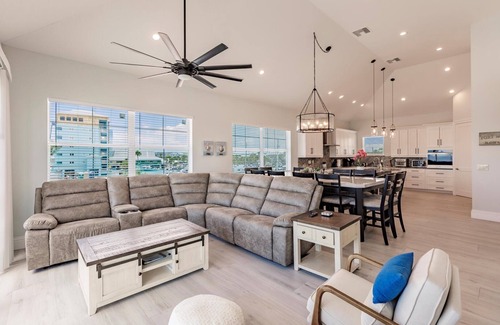 Fort Myers Beach Apartment | Sand Dollar View - Beachfront Luxury Living