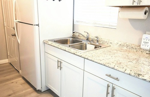 Pacific Beach House | Sand Dollar Villa, Close to Beaches, Bay & SeaWorld A/C, Parking Incl.