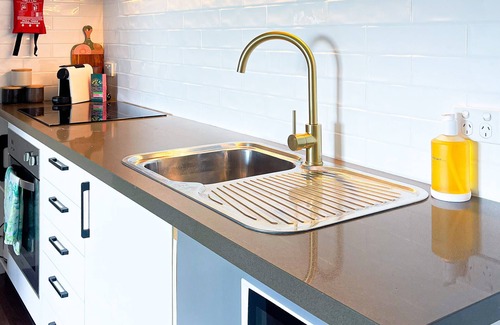 East Ballina Apartment | Sand - Relaxed Coastal Vibes, Bay Views, Dog Friendly