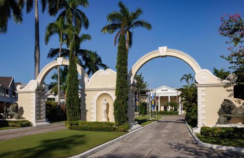 Montego Bay Resort | Sandals Royal Caribbean All Inclusive Resort & Private Island - Couples Only