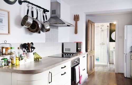 Bristol House | Sandbed House - Sleeps 4 - 6