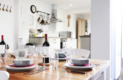 Bristol House | Sandbed House - Sleeps 4 - 6
