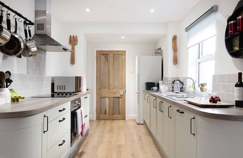 Bristol House | Sandbed House - Sleeps 4 - 6